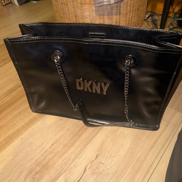 Dkny Handbags - DKNY Sleek Black Chain Tote